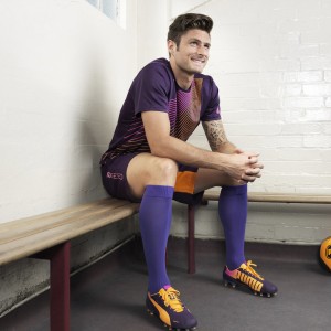 开云体育平台-跨越维度的战神，詹姆斯与MAD共谱的极限挑战诗篇，战神詹姆斯与MAD共谱极限诗篇